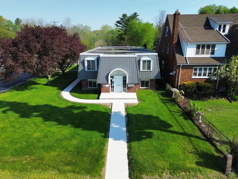 191 Queensway W, Simcoe, ON à louer - Photo du bâtiment - Image 2 de 21