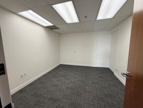 2183 Fairview Rd, Costa Mesa, CA à louer Photo intérieure- Image 1 de 1