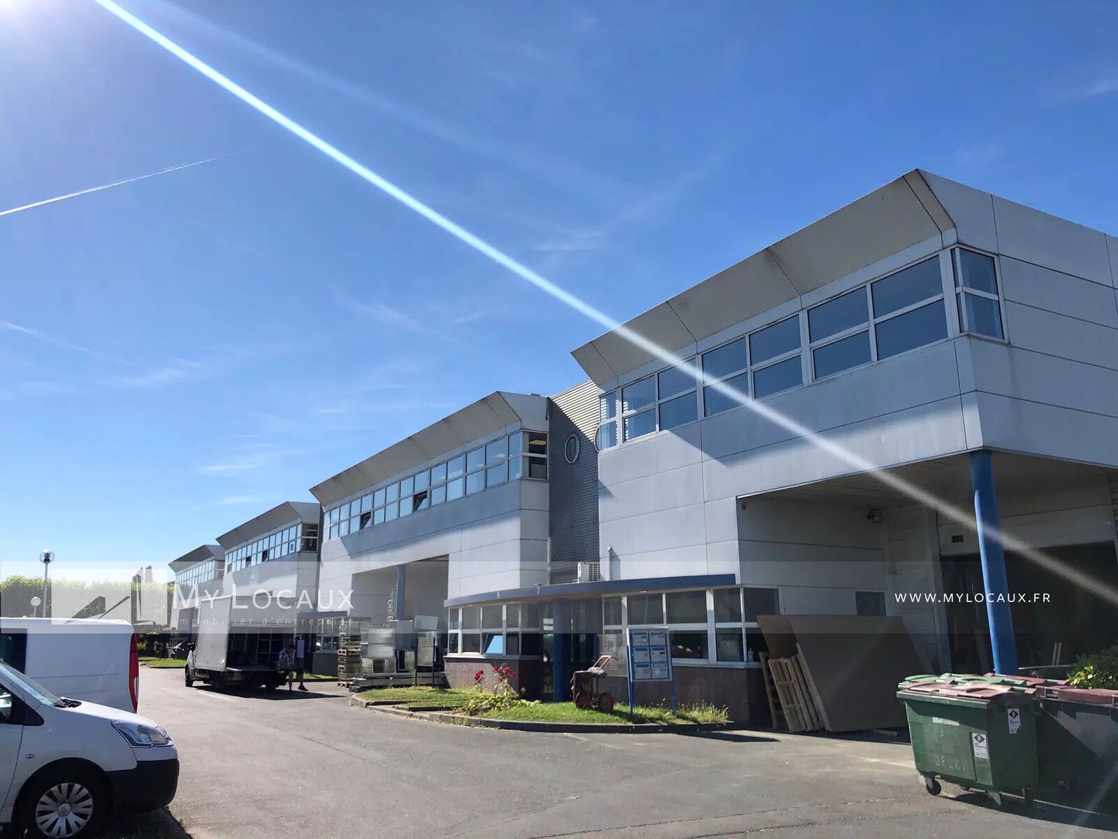 Flex in Bondy for lease Building Photo- Image 1 of 6