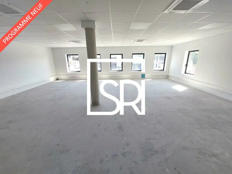 Bureau dans Cournon-d'Auvergne à louer - Photo du bâtiment - Image 3 de 10