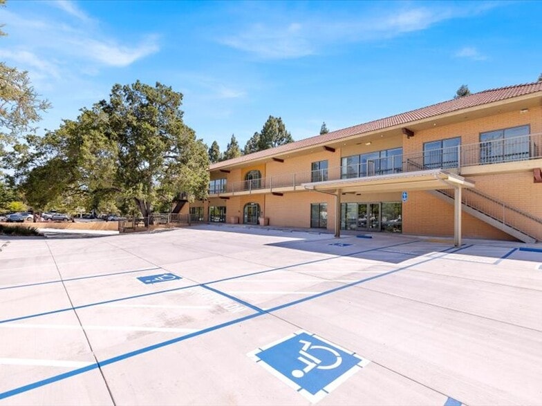 10275 N De Anza Blvd, Cupertino, CA for lease - Building Photo - Image 2 of 43