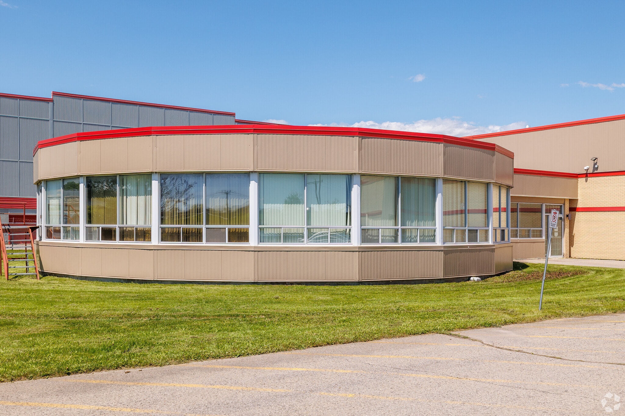 20 Rue Sicard, Sainte-therese, QC for lease Primary Photo- Image 1 of 5