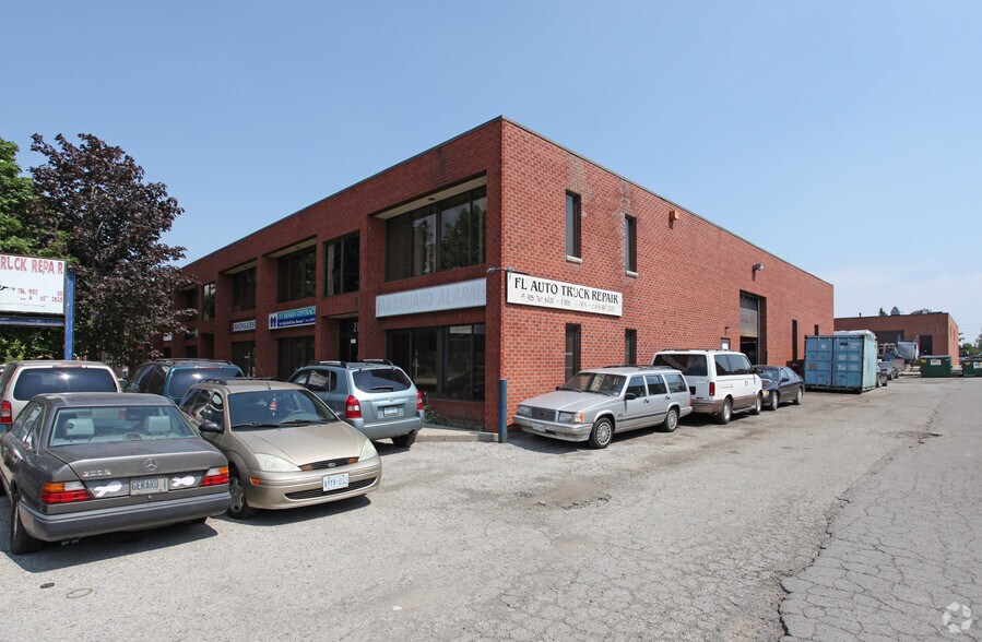 210 Drumlin Cir, Vaughan, ON à louer - Photo du bâtiment - Image 3 de 5