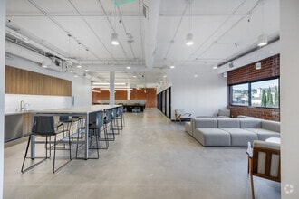 6725 W Sunset Blvd, Los Angeles, CA à louer Photo intérieure- Image 2 de 17