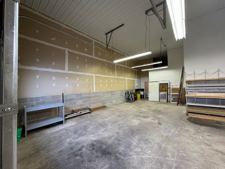 4621-4645 Freedom Dr, Ann Arbor, MI for lease - Building Photo - Image 3 of 8