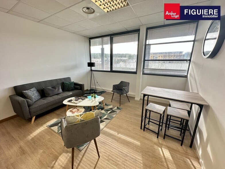 155 Rue Paul Langevin, Aix-en-Provence for lease - Interior Photo - Image 2 of 6