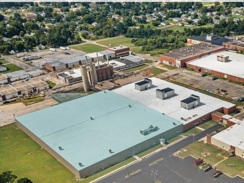 200 N 13th St, Erwin, NC à louer - Photo du bâtiment - Image 3 de 10