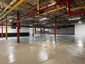 2845 W 48th Pl, Chicago, IL for lease Interior Photo- Image 2 of 4