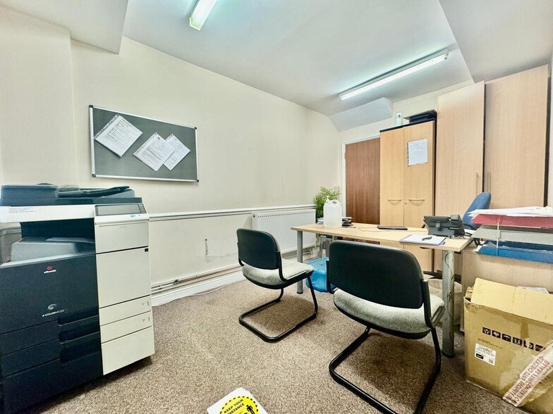 Wellington St, Luton for lease - Building Photo - Image 2 of 4