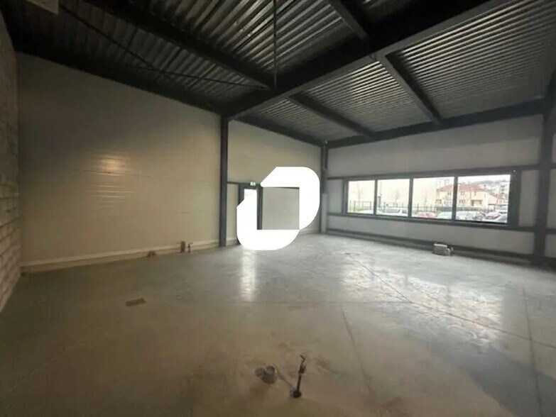 Office in Montmagny for lease - Interior Photo - Image 2 of 9