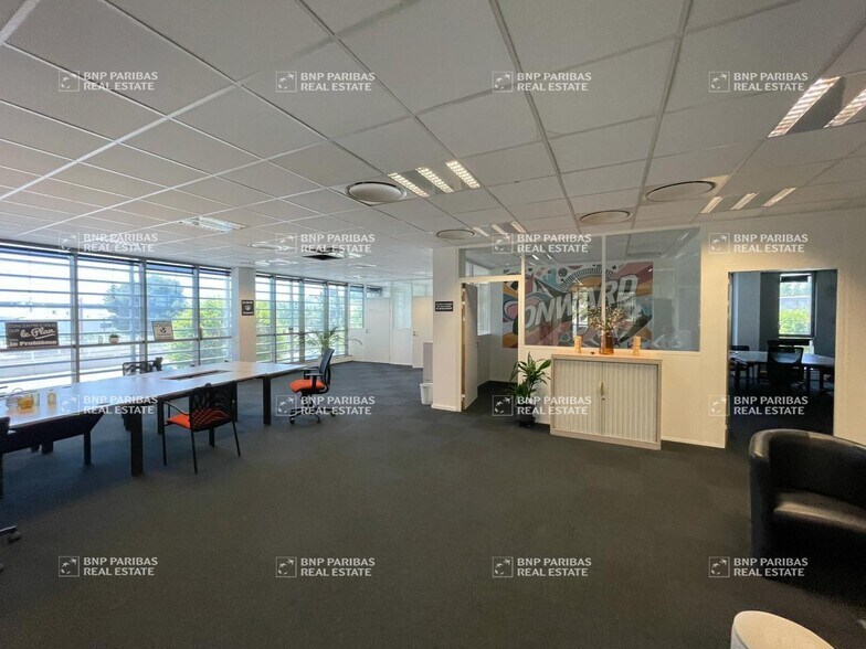 Bureau dans Marseille à louer - Photo du bâtiment - Image 3 de 17
