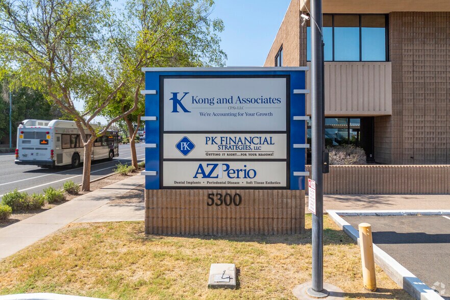 5300 N Central Ave, Phoenix, AZ à vendre - Photo du bâtiment - Image 3 de 5