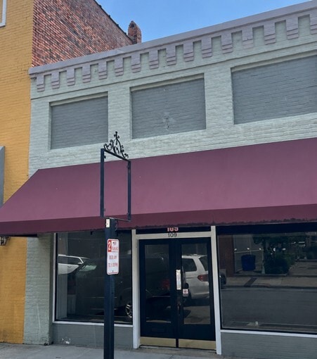 109 S 3rd St, Smithfield, NC for lease - Primary Photo - Image 2 of 2