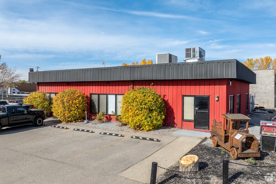 6444 42nd St SE, Calgary, AB à vendre - Photo principale - Image 1 de 1