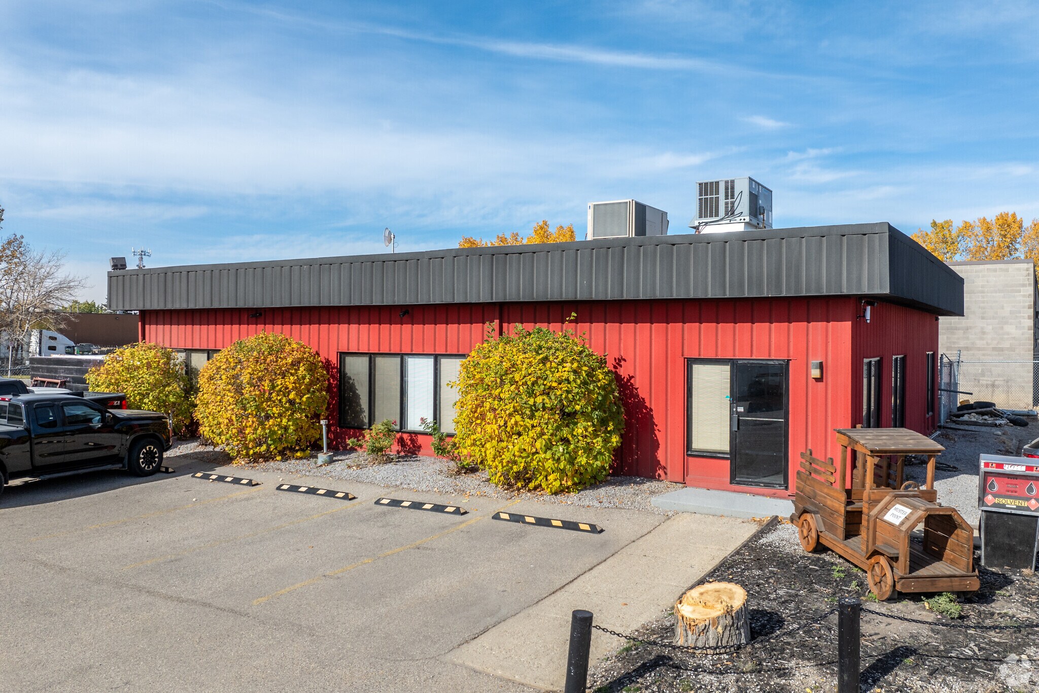 6444 42nd St SE, Calgary, AB for sale Primary Photo- Image 1 of 1