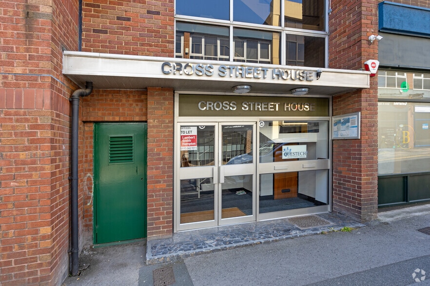 1-3 Cross St, Wakefield à louer - Photo du bâtiment - Image 2 de 3