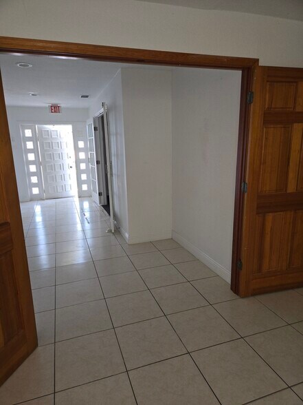 3677 Central Ave, Fort Myers, FL à louer - Photo du bâtiment - Image 2 de 13