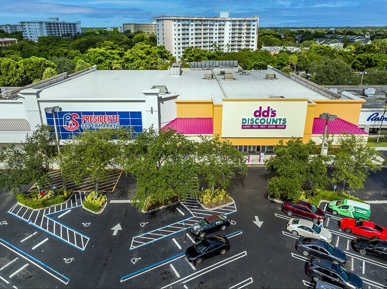 1-299 S Pompano Pky, Pompano Beach, FL à louer - Photo du bâtiment - Image 1 de 8