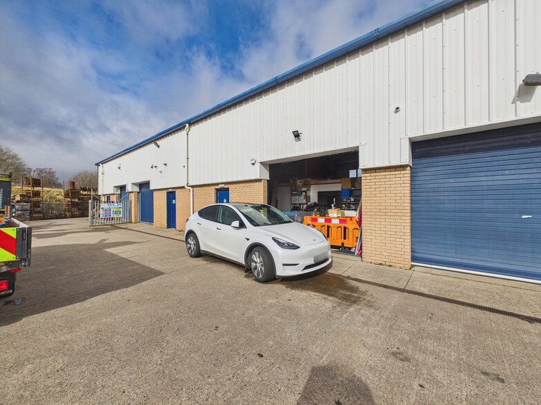 3B Langlands Sq, East Kilbride for lease - Building Photo - Image 3 of 11