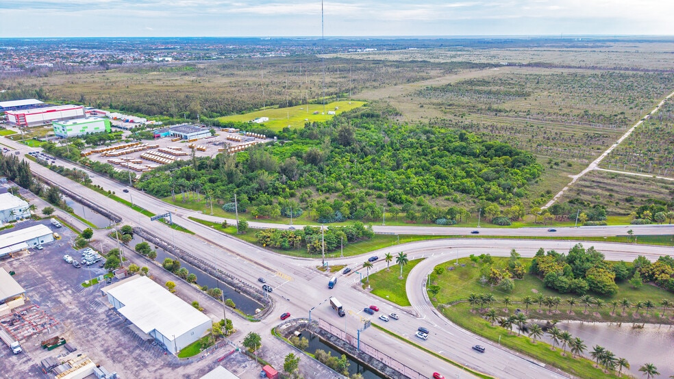 414 Florida 825, Miami, FL for sale - Building Photo - Image 3 of 8