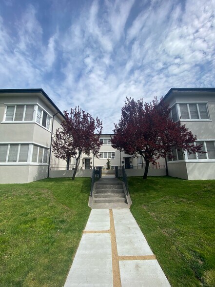 1045 Riverside Dr, Reno, NV à vendre - Photo du bâtiment - Image 2 de 20