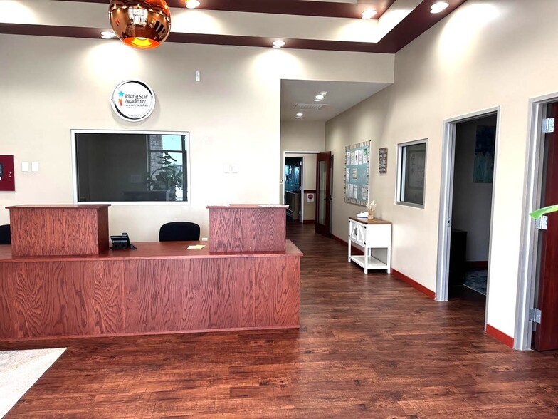 20715 Bellaire Blvd, Richmond, TX à vendre - Photo du bâtiment - Image 2 de 11