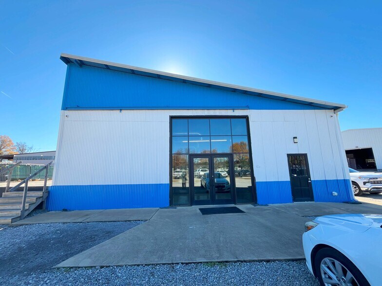4601 Messer Airport Hwy, Birmingham, AL à louer - Photo principale - Image 1 de 13