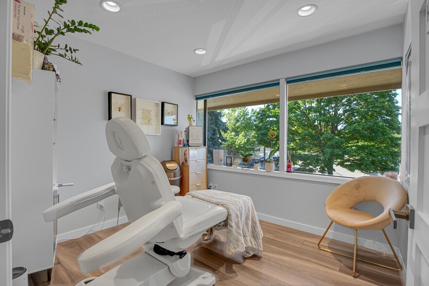 11030 SW Capitol Hwy, Portland, OR for lease - Primary Photo - Image 1 of 1