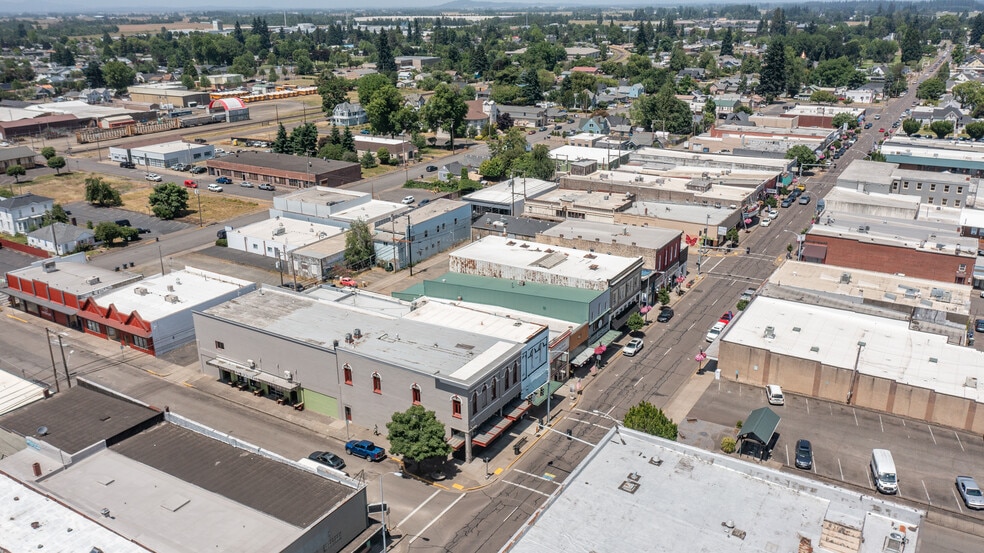 796 S Main St, Lebanon, OR à vendre - Photo du bâtiment - Image 2 de 35