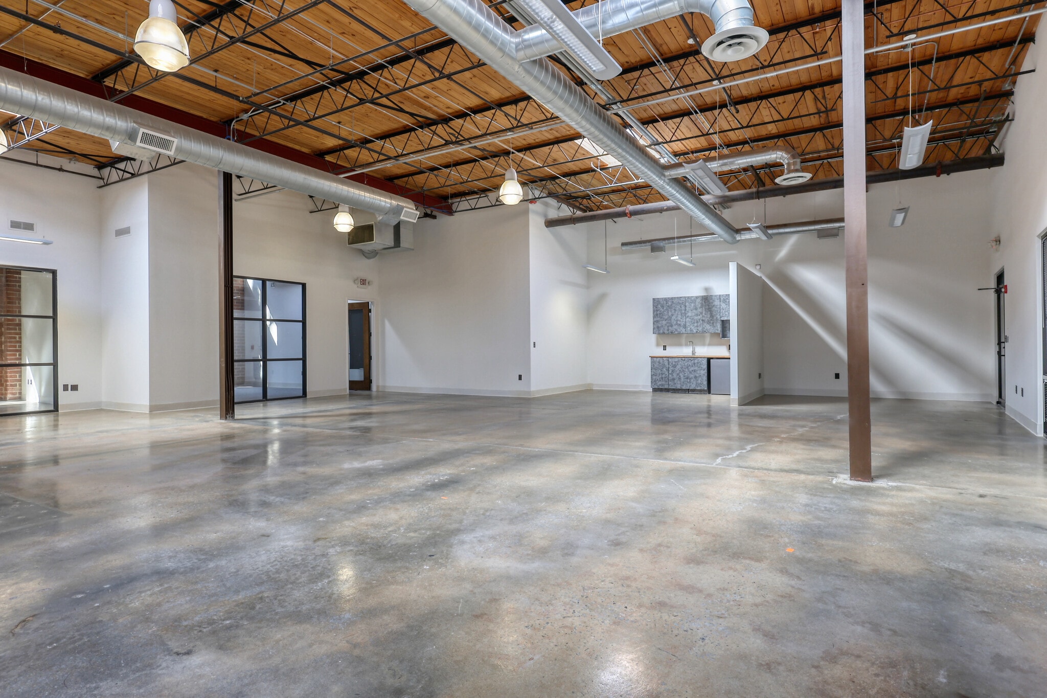 5256 Peachtree Rd, Atlanta, GA for lease Building Photo- Image 1 of 7