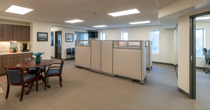 1 SE Beach Dr, Saint Petersburg, FL for lease Interior Photo- Image 2 of 4