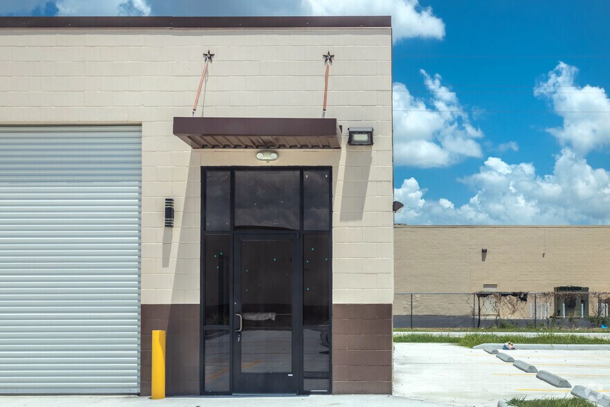 10910 Jones Rd, Houston, TX à louer - Photo du bâtiment - Image 3 de 3