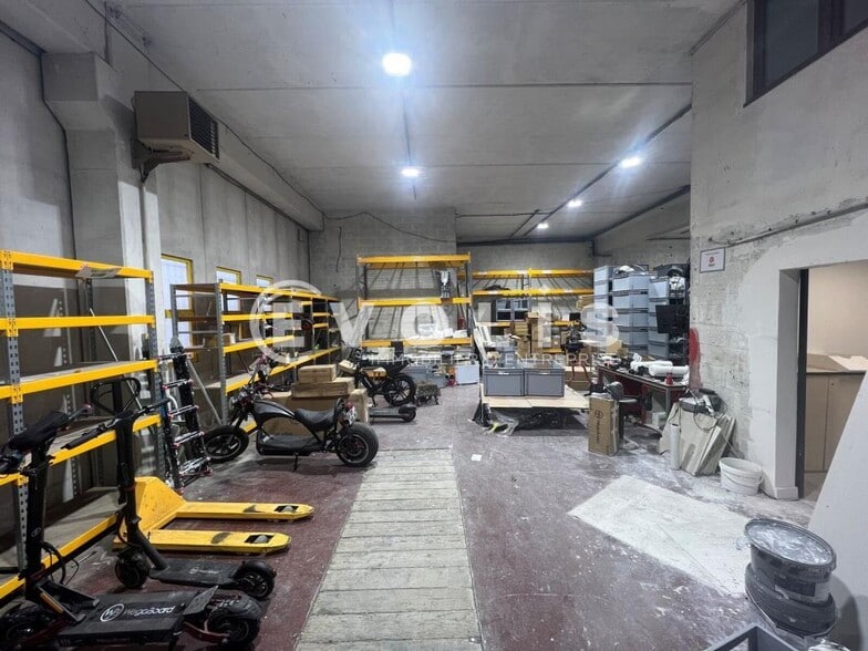 Flex in Champigny-sur-Marne for lease - Interior Photo - Image 2 of 7