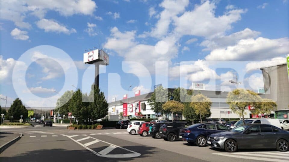 Retail in Sainte-Geneviève-des-Bois for lease - Building Photo - Image 2 of 3