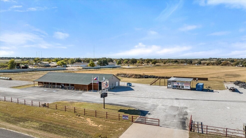 6688 S US Highway 377, Stephenville, TX à vendre - Photo du bâtiment - Image 2 de 20