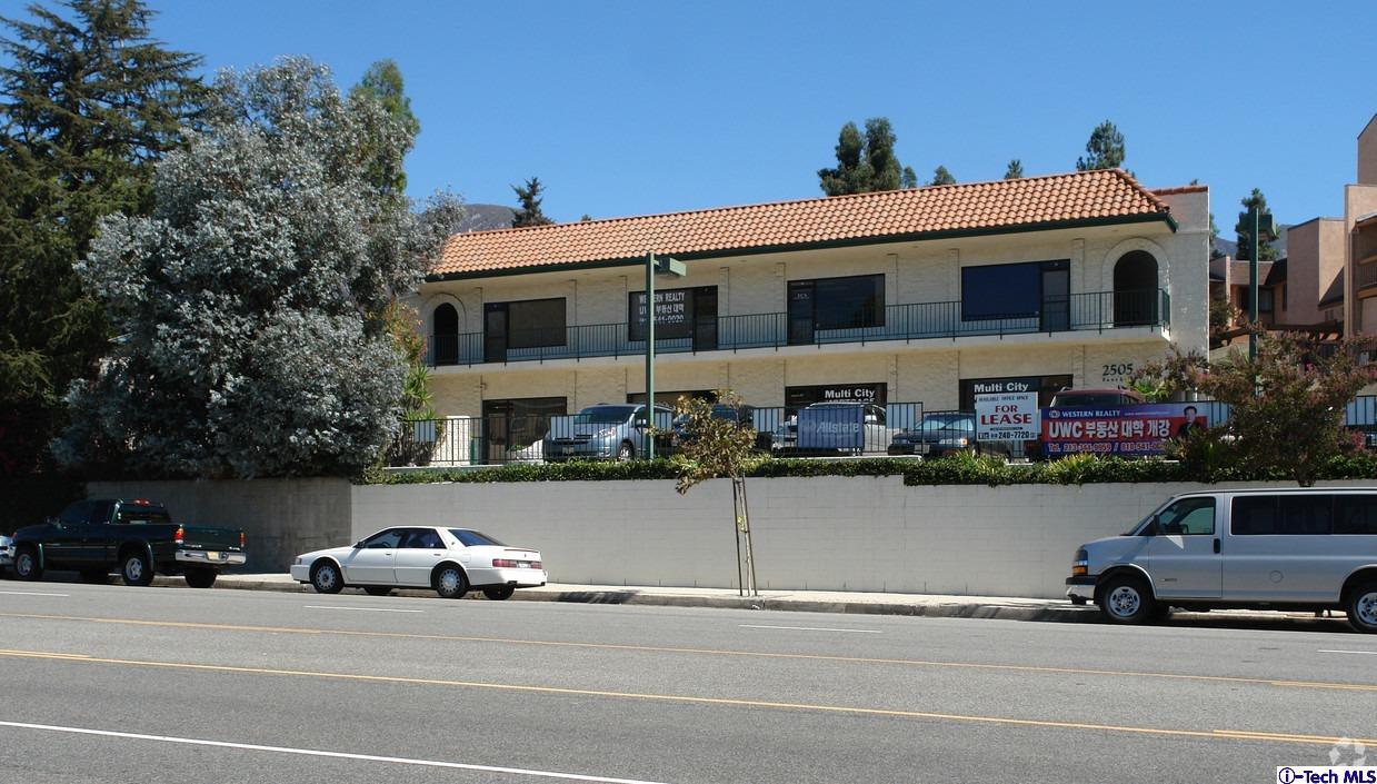 2505 Foothill Blvd, La Crescenta, CA à vendre Photo du bâtiment- Image 1 de 1