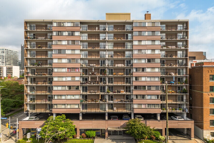 235 Somerset St W, Ottawa, ON à louer - Photo du bâtiment - Image 3 de 3