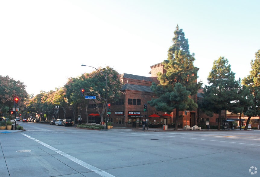 150 E Olive Ave, Burbank, CA for lease - Building Photo - Image 3 of 20