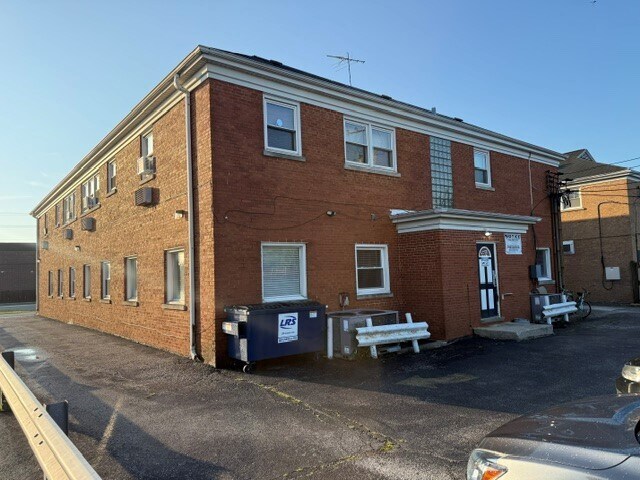 5504 S Brainard Ave, Countryside, IL à louer - Photo du bâtiment - Image 2 de 4