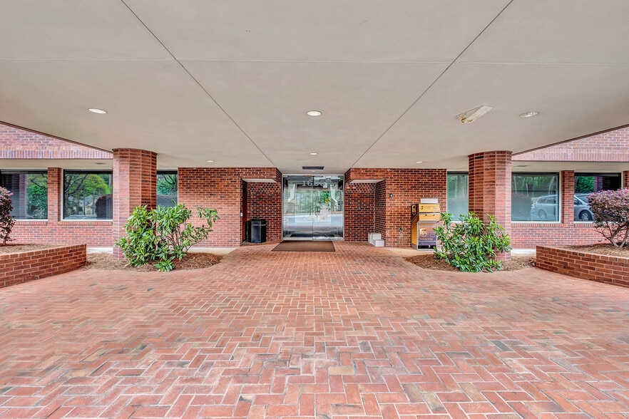 1605 Chantilly Dr NE, Atlanta, GA à louer - Photo du bâtiment - Image 2 de 16