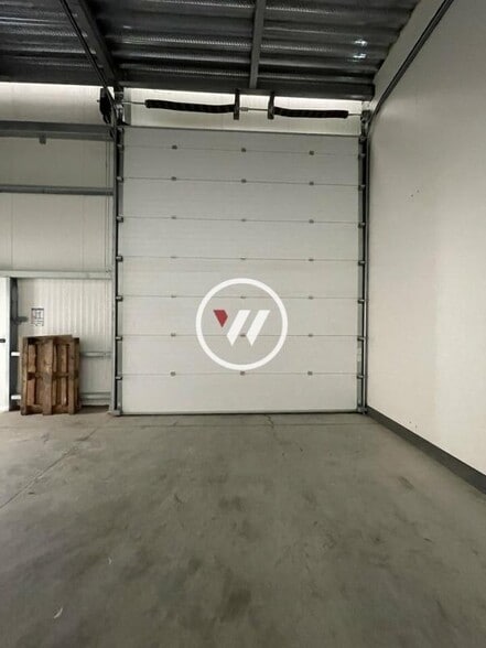Flex in Gémenos for lease - Building Photo - Image 2 of 3