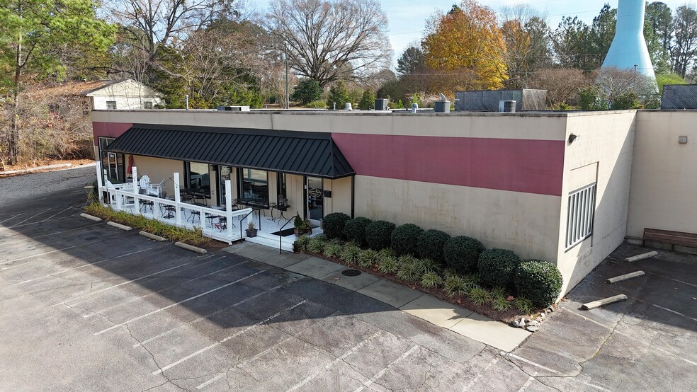 8241-8245 Chapel Hill Rd, Cary, NC for lease - Building Photo - Image 1 of 7