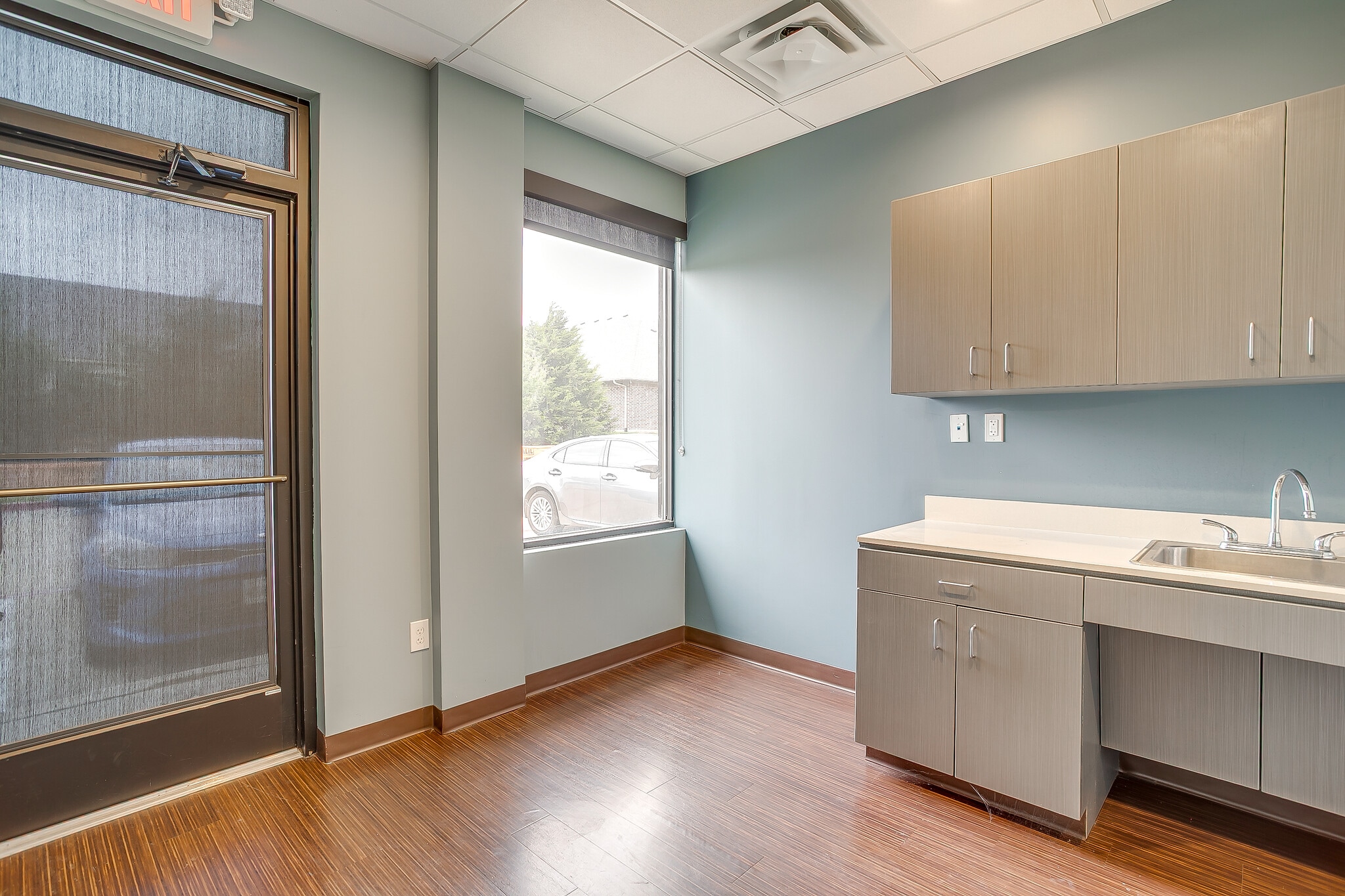 221 Regency Pky, Mansfield, TX for lease Interior Photo- Image 1 of 5