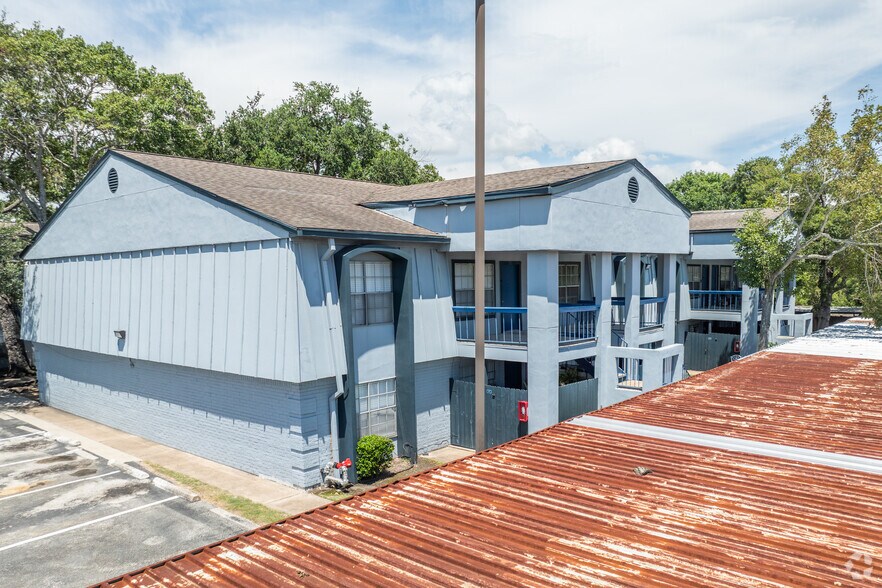 3802 Nasa Rd, Seabrook, TX à vendre - Photo du bâtiment - Image 2 de 14