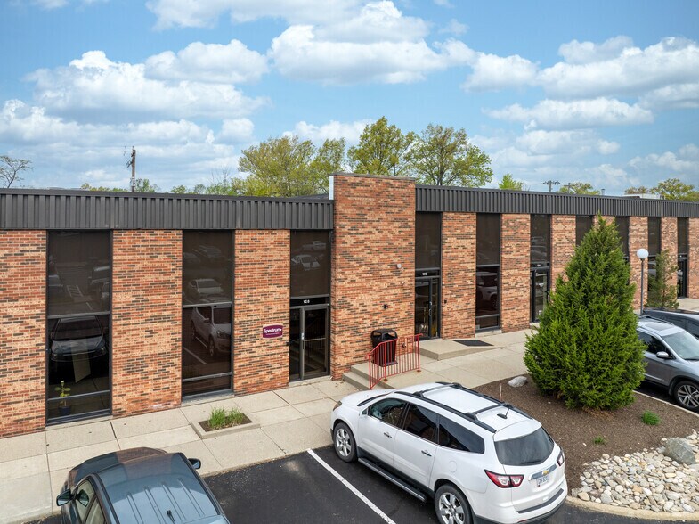 11325 Reed Hartman Hwy, Blue Ash, OH à louer - Photo du bâtiment - Image 2 de 5