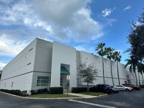 2035 High Ridge Rd, Boynton Beach, FL for lease Interior Photo- Image 1 of 1