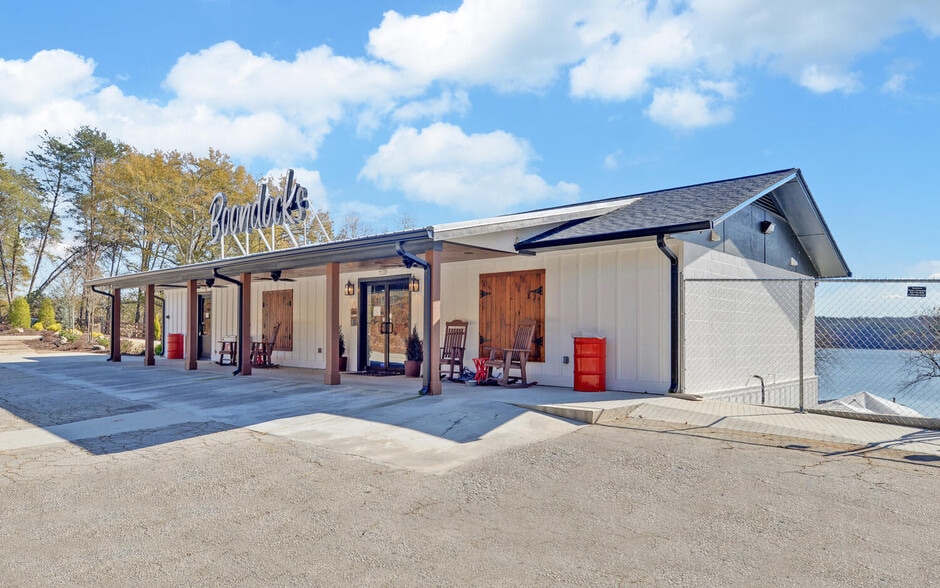 8835 Toccoa Hwy, Westminster, SC for sale - Primary Photo - Image 1 of 55