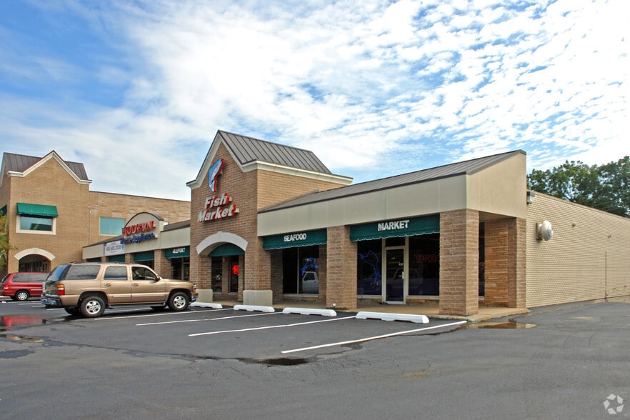 7913-7933 N May Ave, Oklahoma City, OK for lease - Building Photo - Image 3 of 4