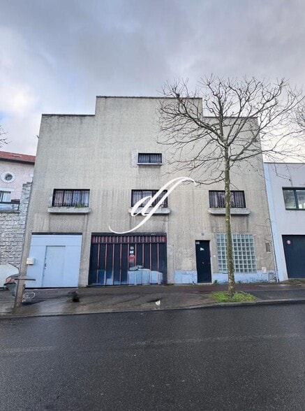 Industriel dans Gentilly à vendre - Photo du bâtiment - Image 2 de 7