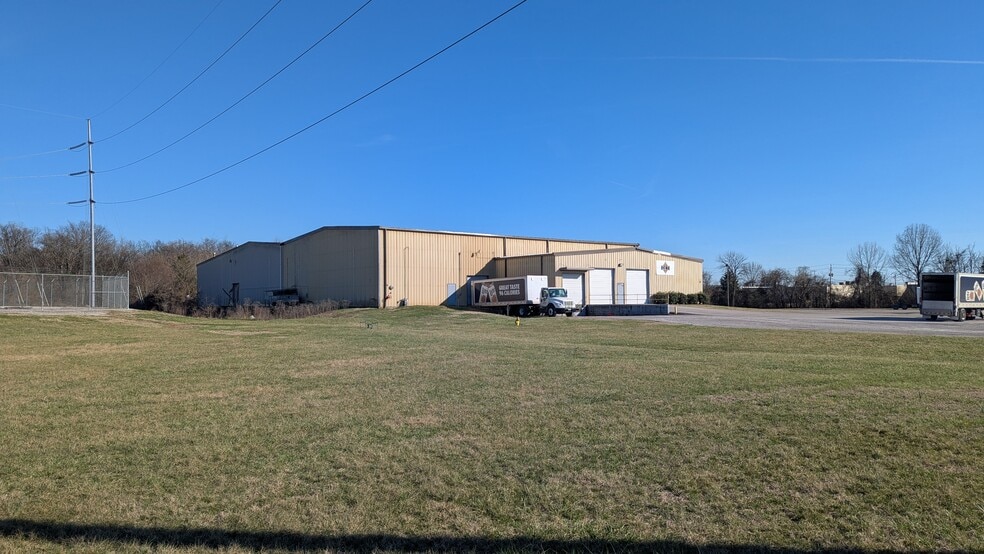 121 Bennett Dr, Pulaski, TN for sale - Building Photo - Image 3 of 6